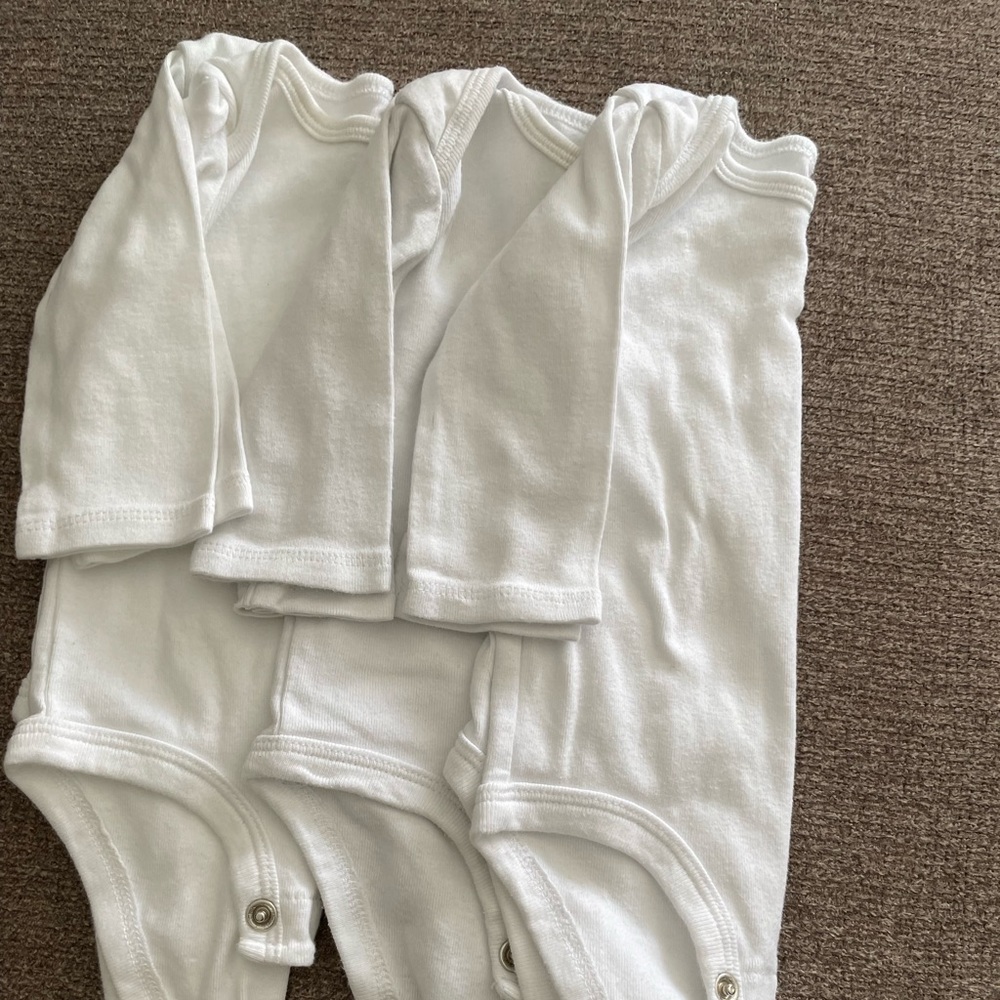 Carters long sleeved Onesies (3) 0-3mo